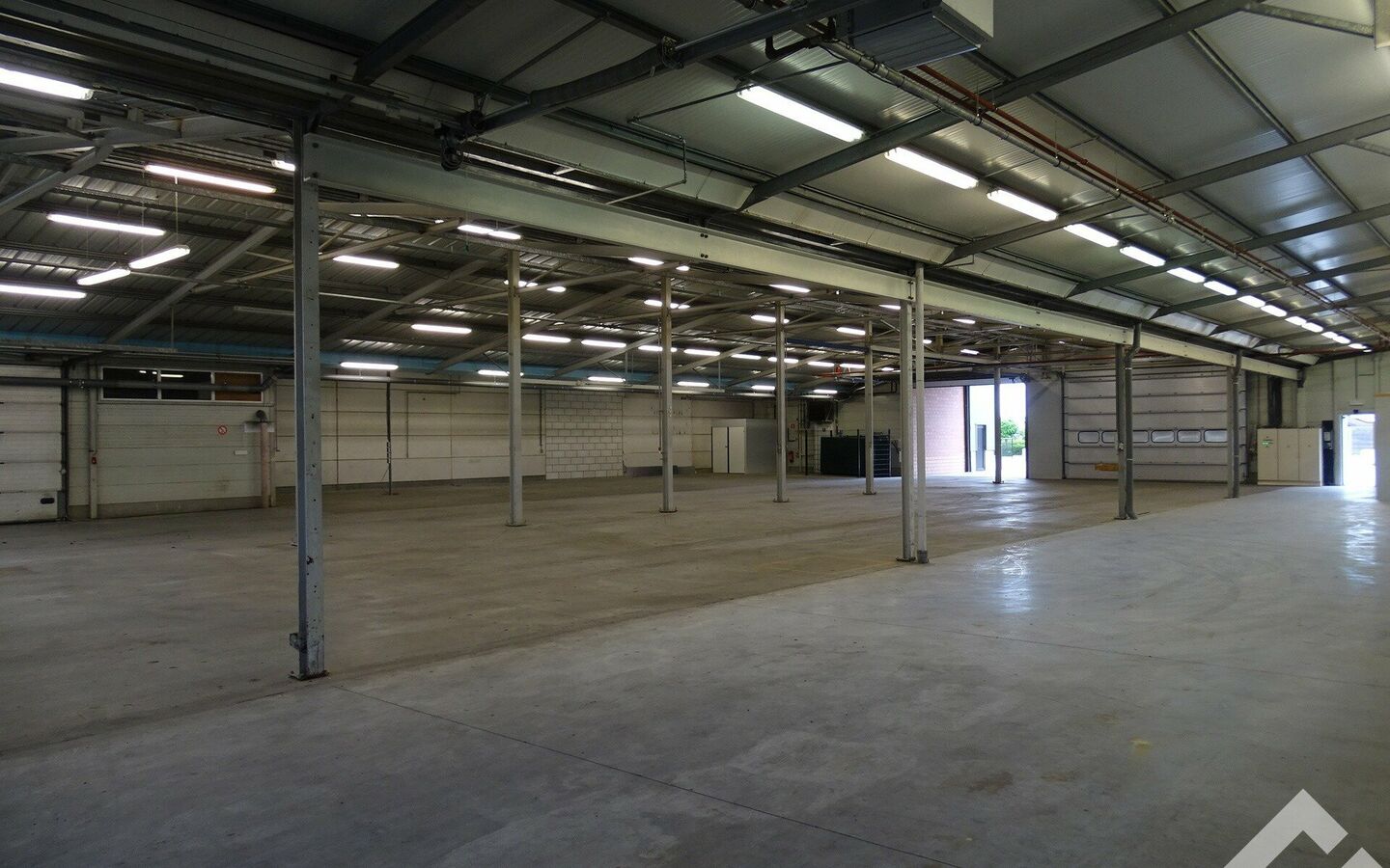 Gebouw voor gemengd gebruik te huur in Dessel