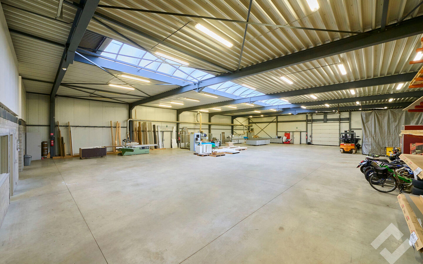 Gebouw voor gemengd gebruik te koop in Lommel