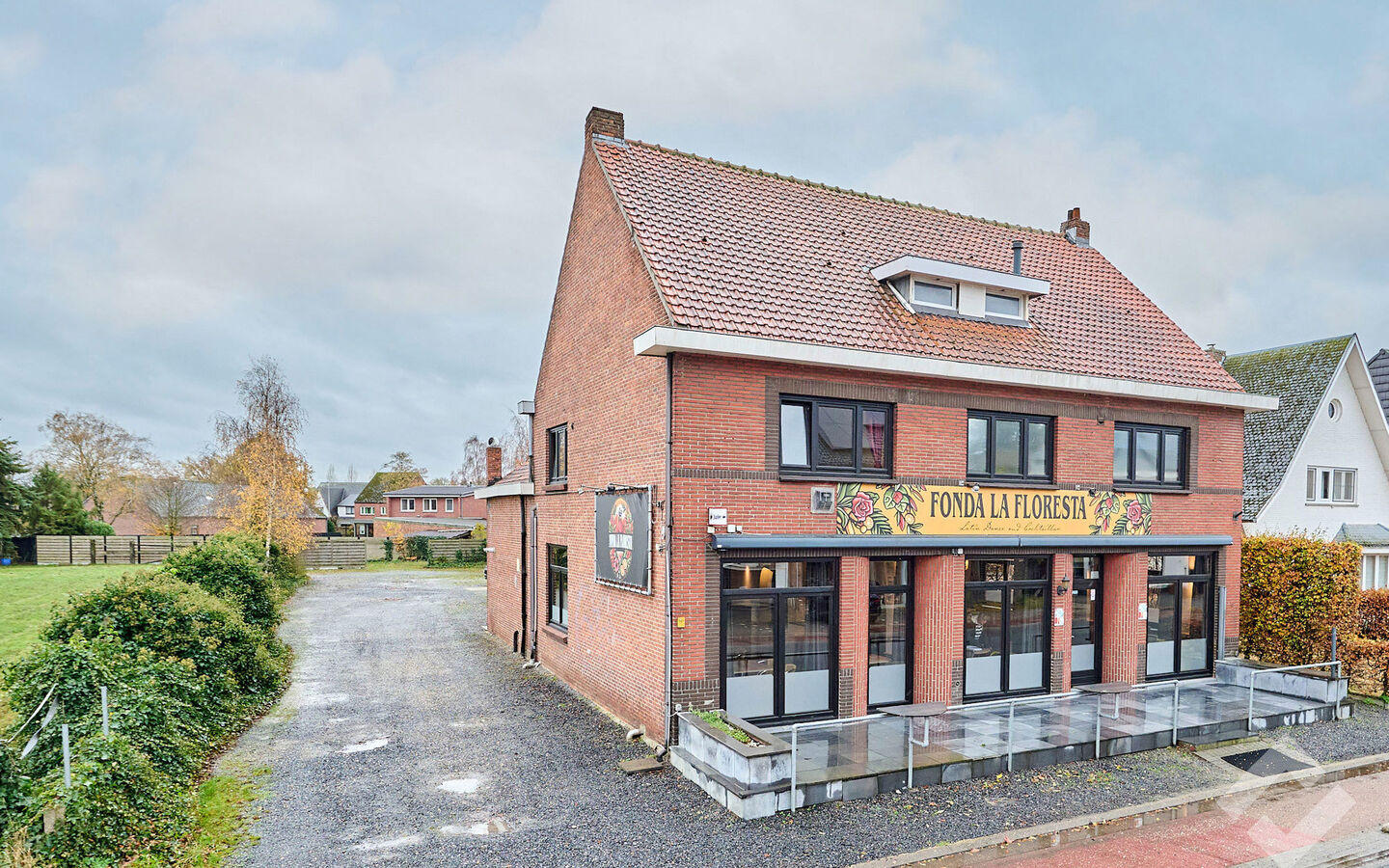Gebouw voor gemengd gebruik te koop in Lommel