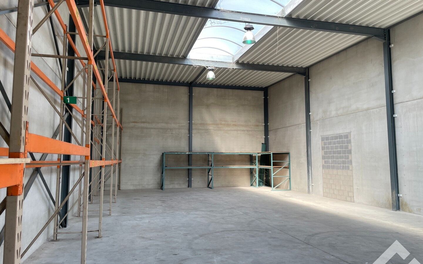 Industrieel gebouw te huur in Dessel