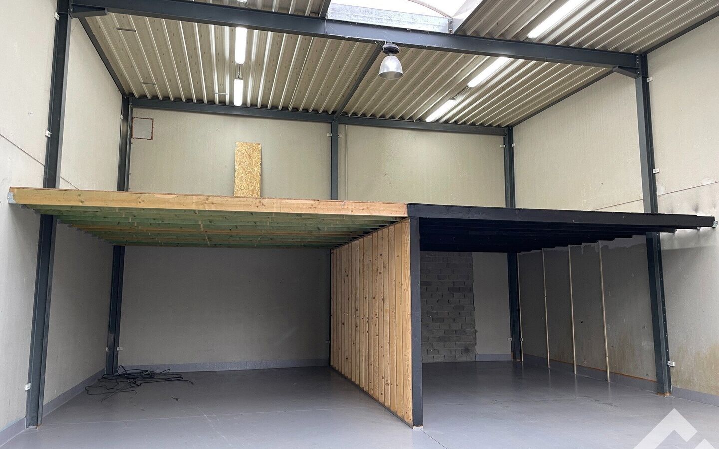 Industrieel gebouw te huur in Dessel