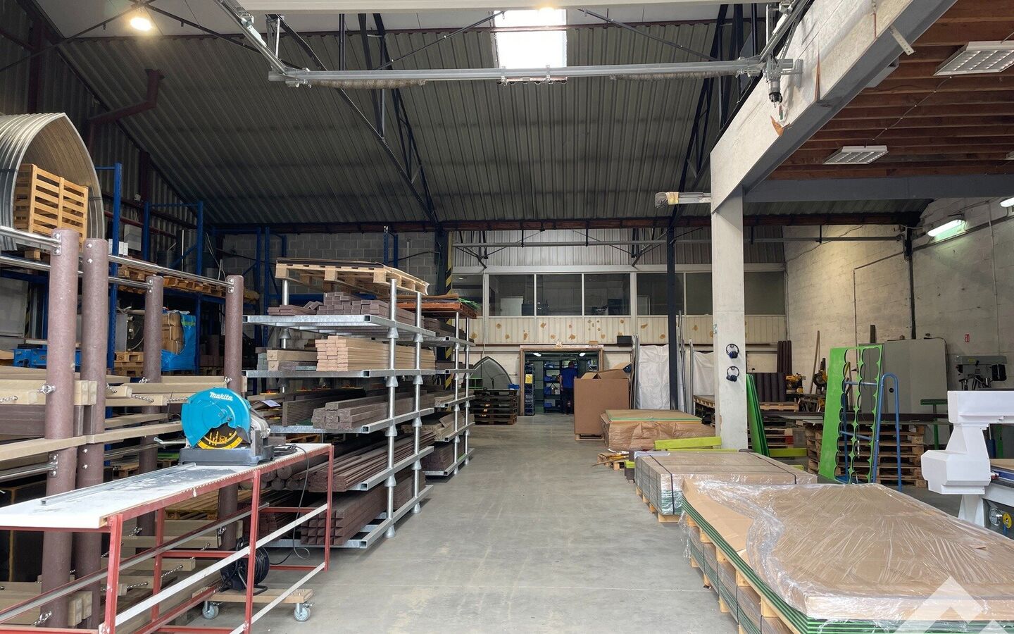 Industrieel gebouw te huur in Mol