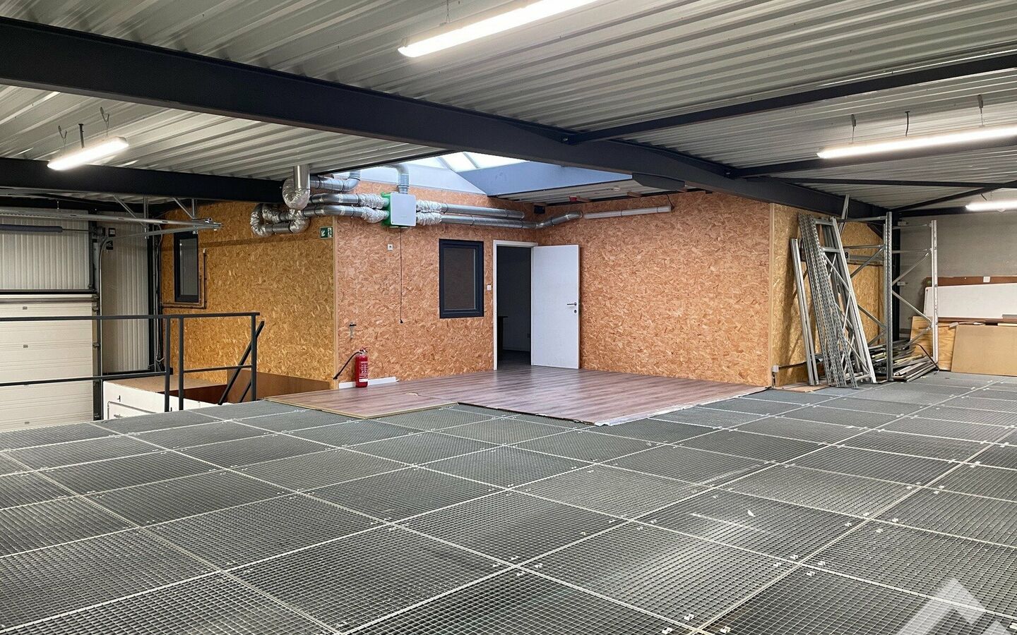 Industrieel gebouw te huur in Overpelt