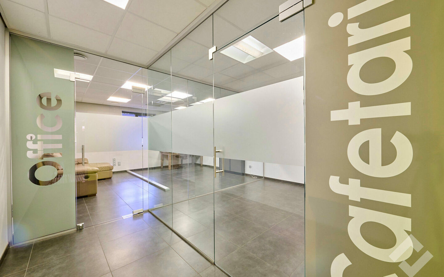 Industrieel gebouw te koop in Lommel