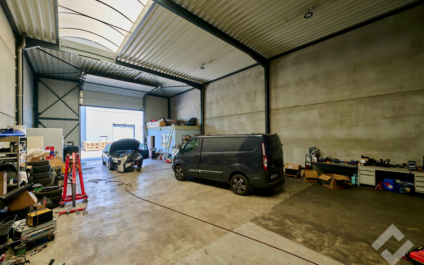 Industrieel gebouw te koop in Lommel